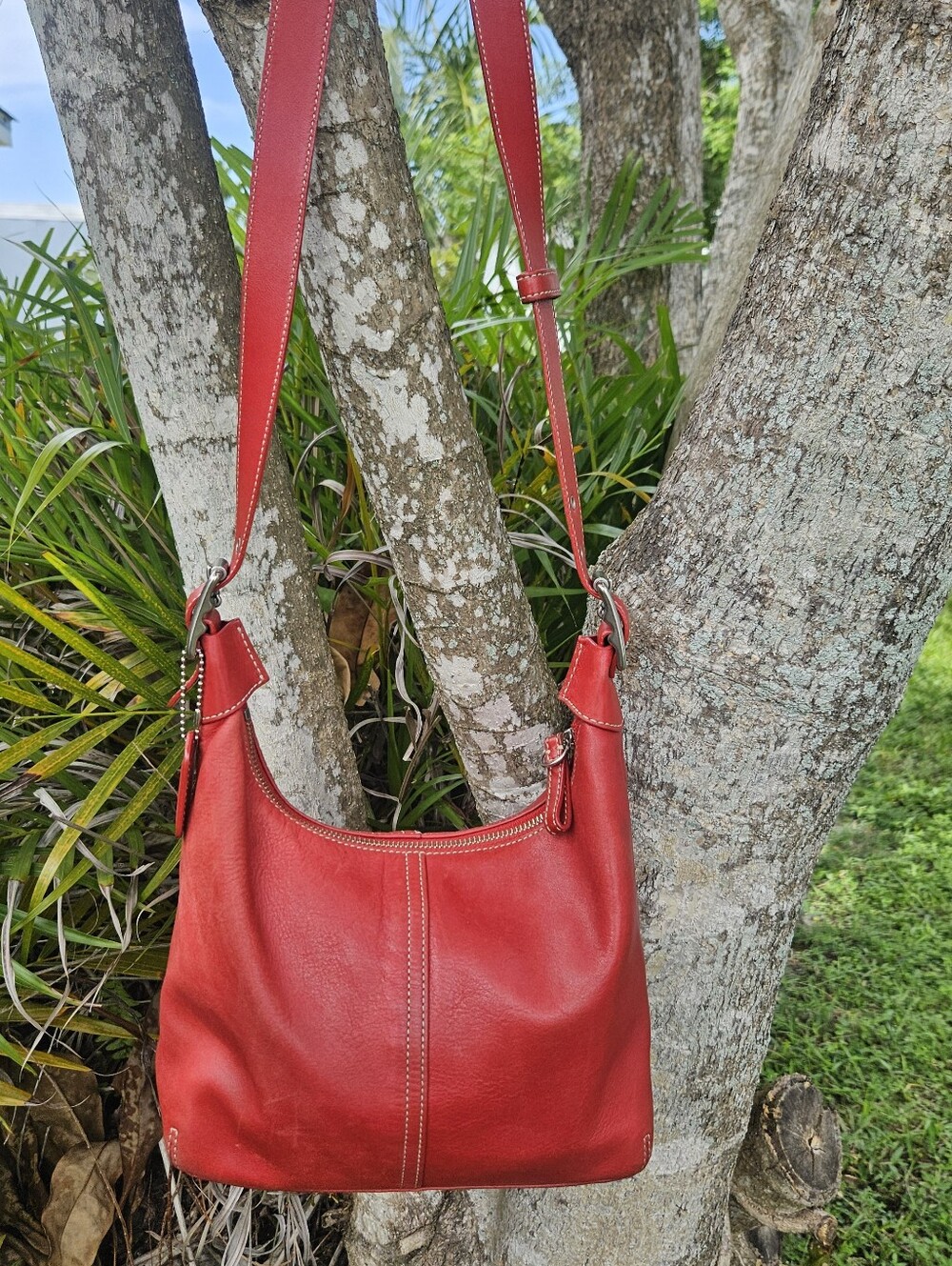 COACH RED LEATHER Crossbody Handbag, Vintage Red Coach Purse - Picture 3 of 7